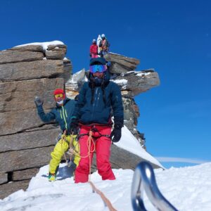 Salita di gruppo al Gran Paradiso sci alpinismo